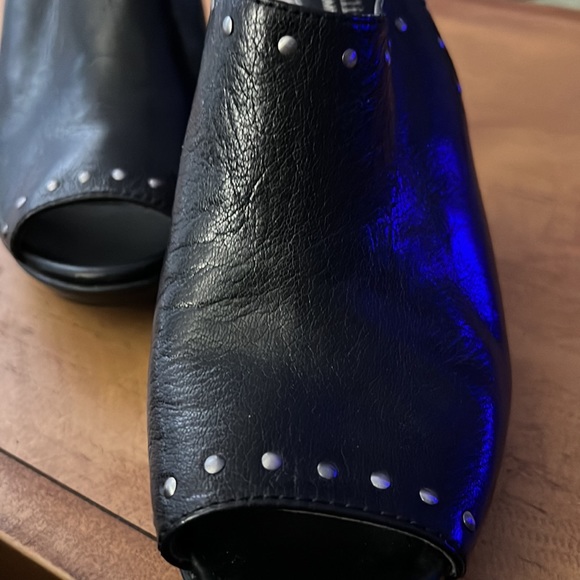Naturalized N5 Comfort Platform Black Heels with Stud Detail size 8 - Picture 3 of 9